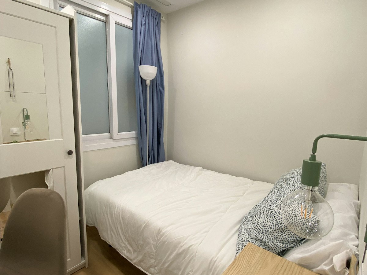 Habitación amueblada en piso compartido de 6 personas en Gràcia · 3