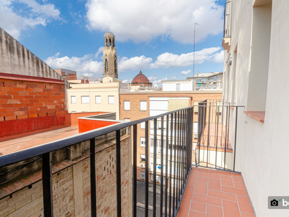 Habitación amueblada en piso compartido de 3 personas en Sants-Montjuïc · 4