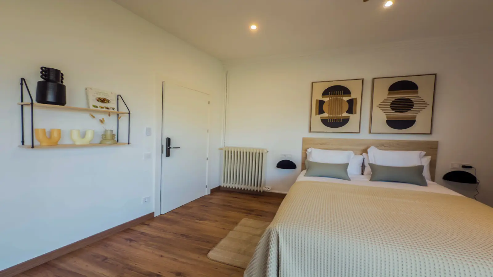 Furnished room in a shared flat in Eixample · 3