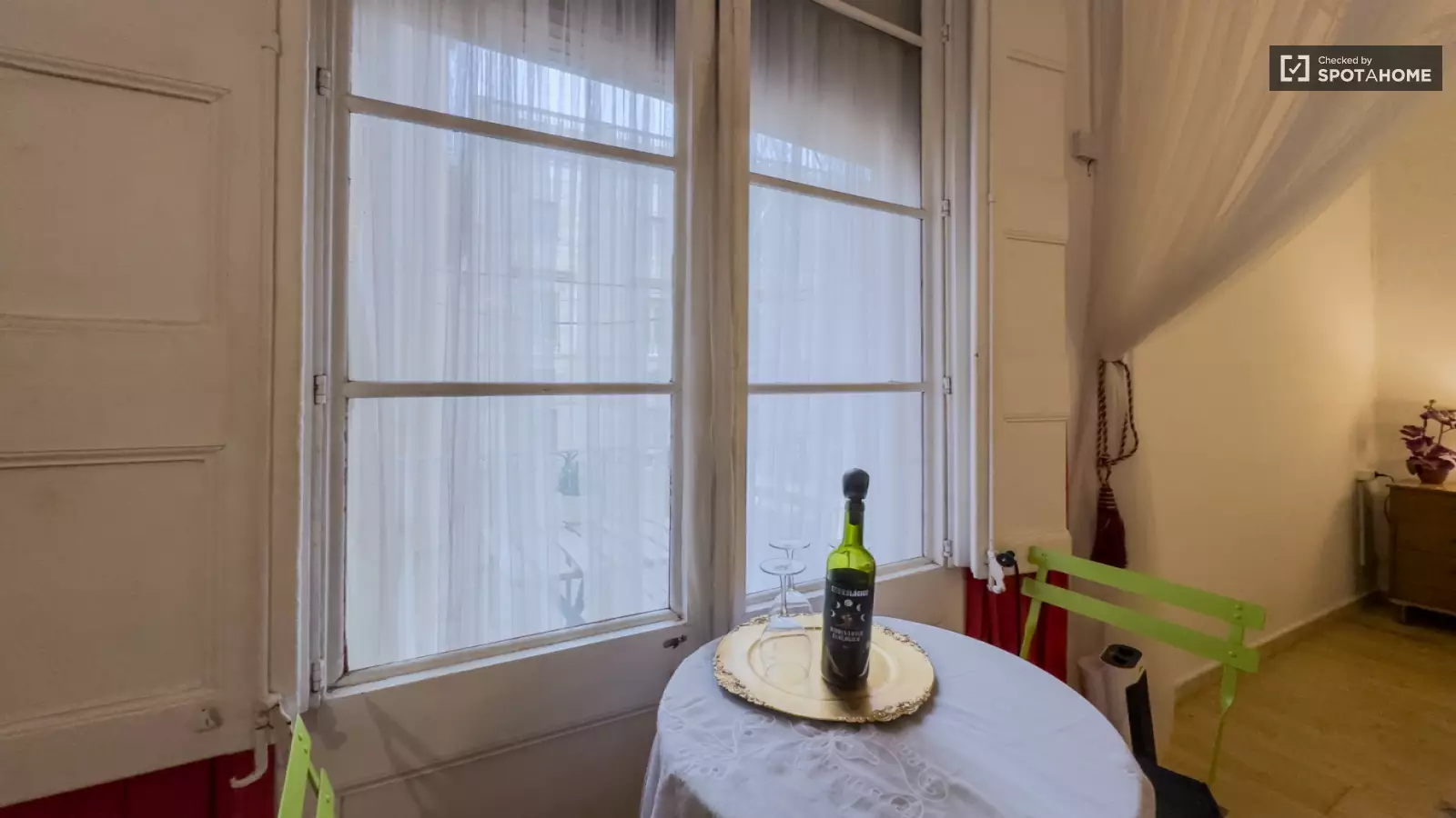 Furnished room in a shared flat in Ciutat Vella · 3