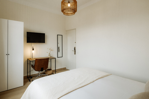 Room in a shared flat in Eixample · 2