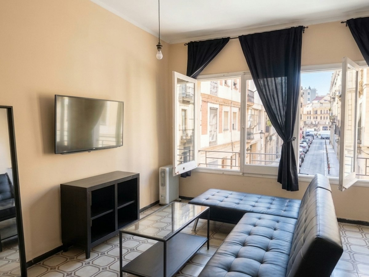 Habitación amueblada en piso compartido de 4 personas en Sants-Montjuïc · 2