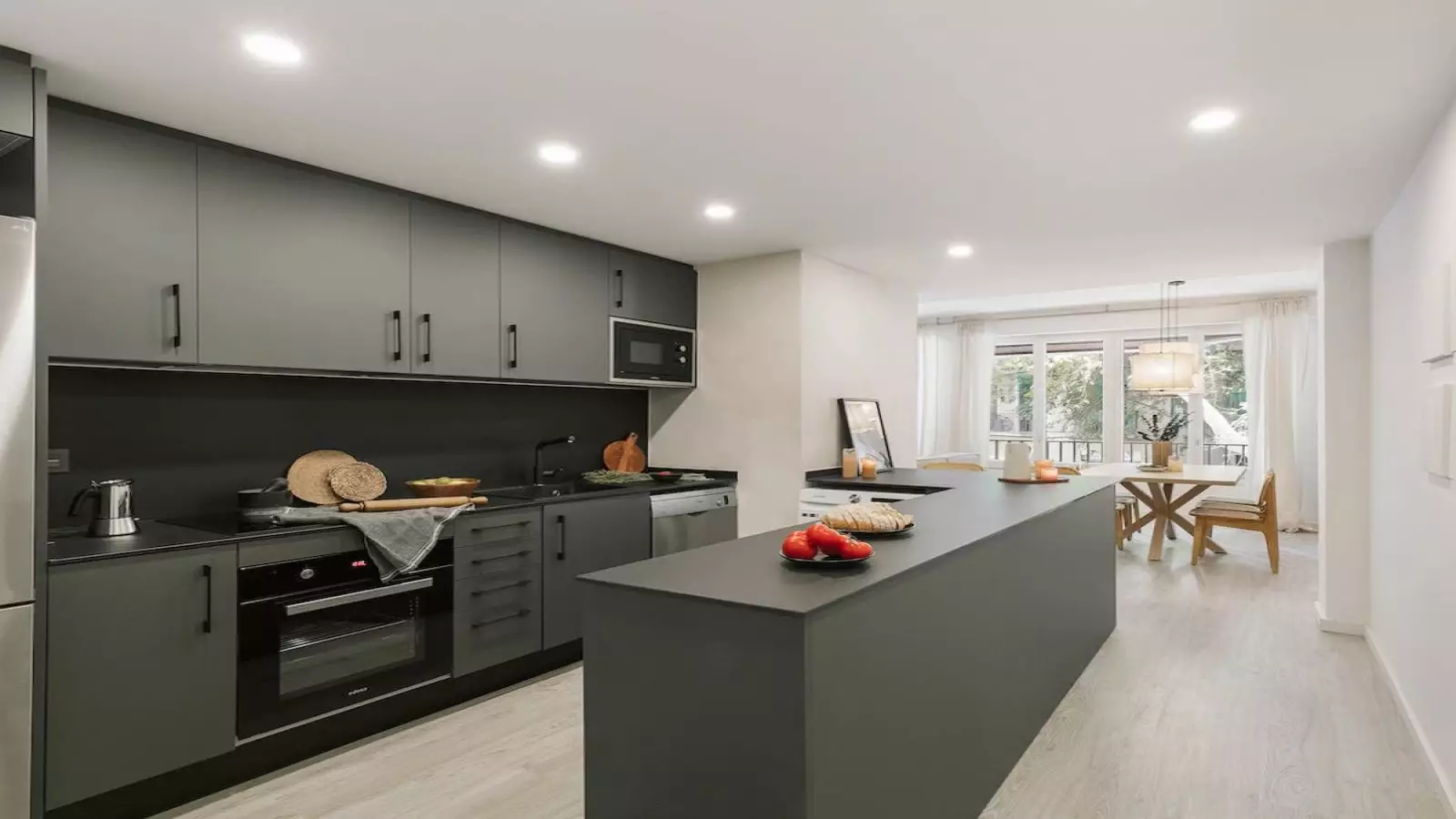 Furnished 3-bedroom flat in Eixample, 92 m² · 2