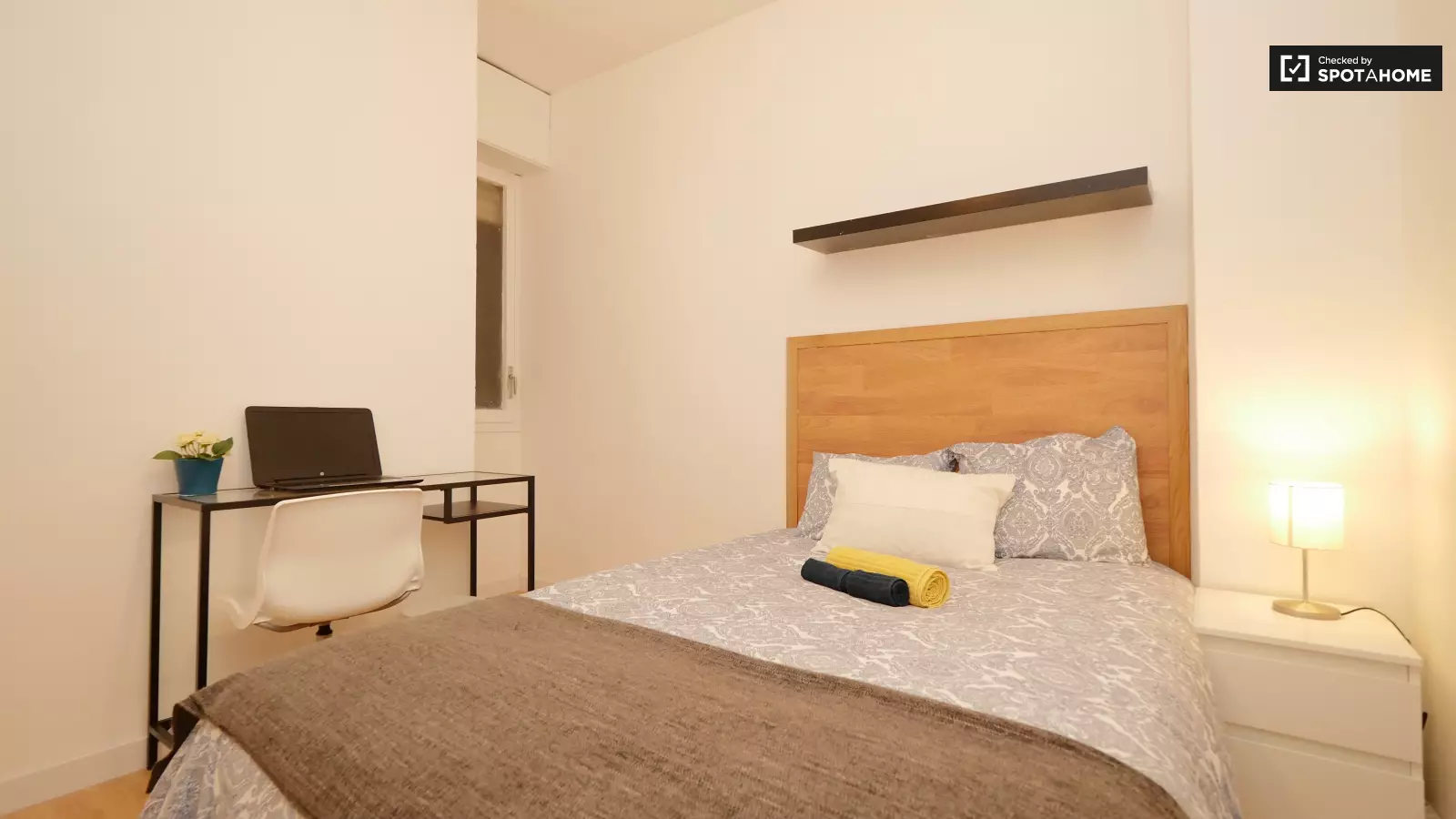 Furnished room in a 5-person shared flat in Sant Martí · 2