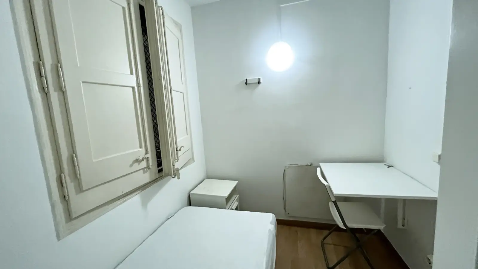 Habitación amueblada en piso compartido en Gràcia · 4