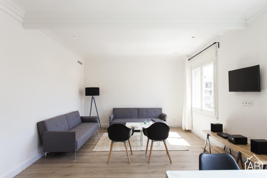 Furnished 8-bedroom flat in Eixample, 151 m² · 4