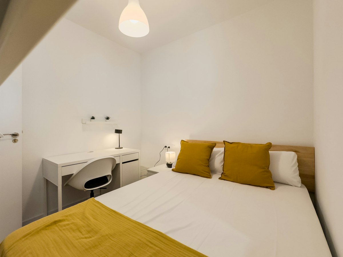 Furnished room in a 5-person shared flat in L'Hospitalet · 2