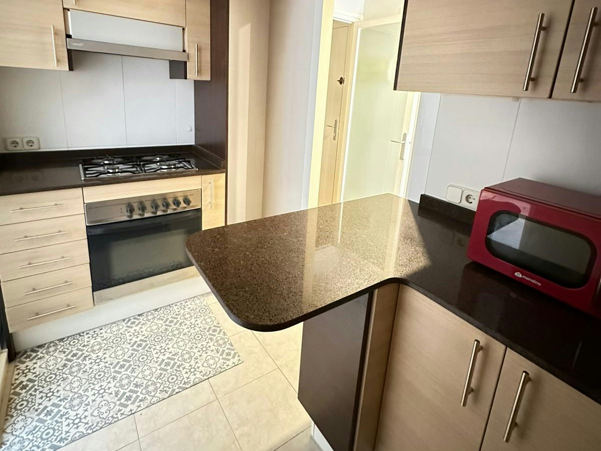 Habitación amueblada en piso compartido de 6 personas en Sarrià–Sant Gervasi · 2