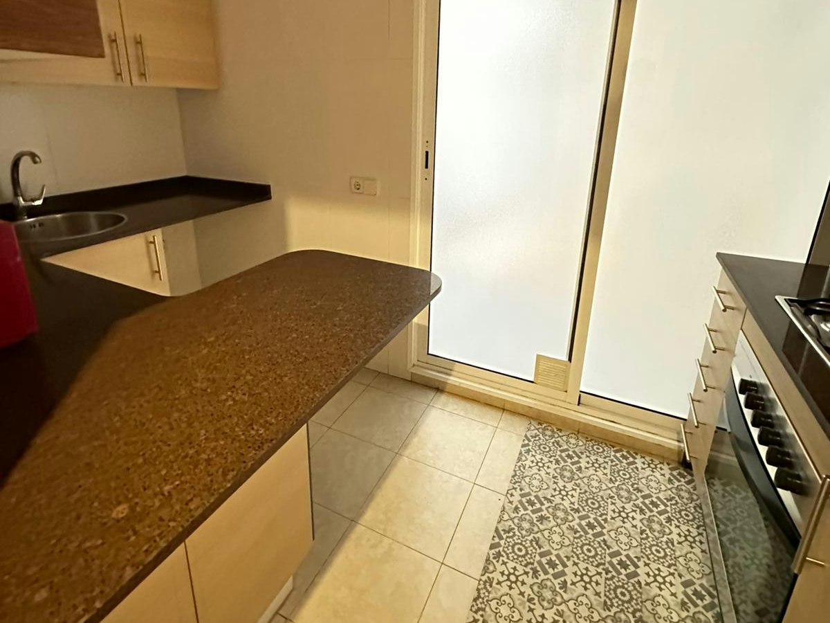 Habitación amueblada en piso compartido de 6 personas en Sarrià–Sant Gervasi · 3