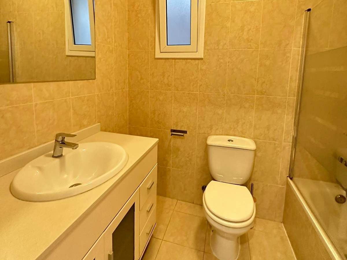 Habitación amueblada en piso compartido de 6 personas en Sarrià–Sant Gervasi · 4