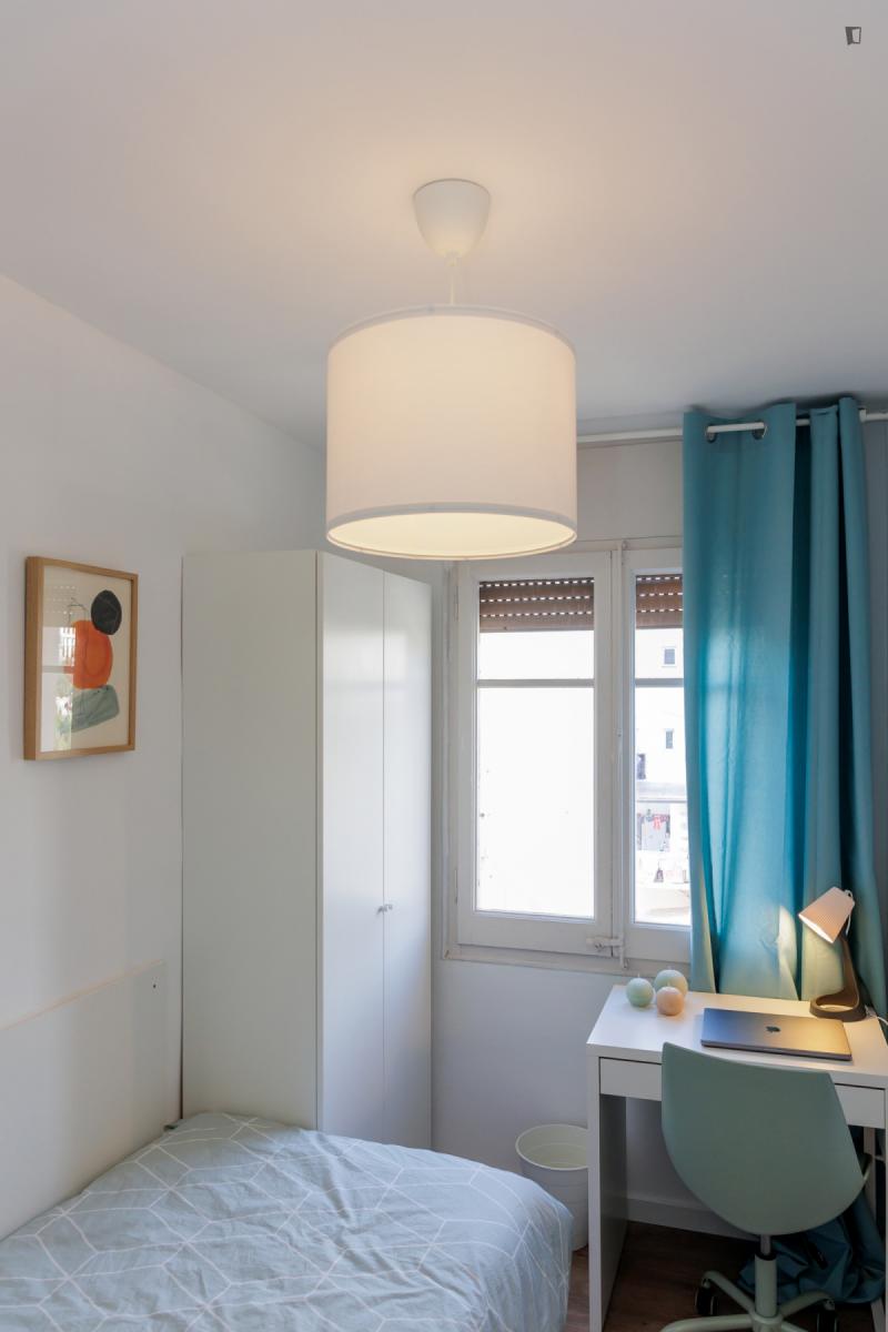 Furnished room in a 5-person shared flat in L'Hospitalet · 4