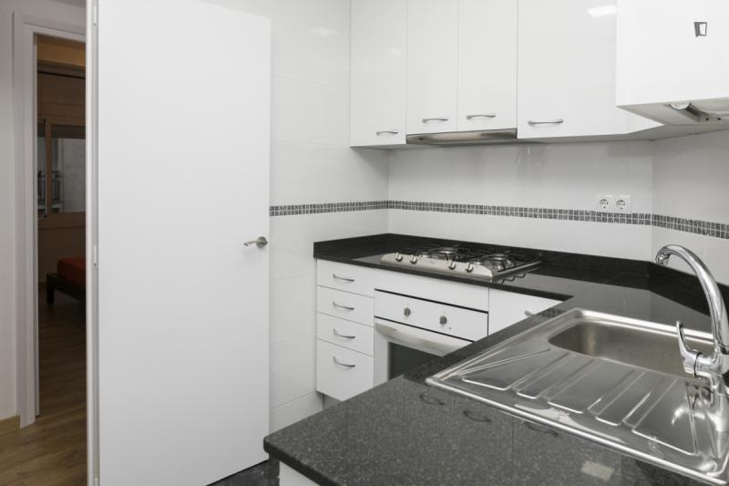 Furnished room in a 5-person shared flat in Sant Martí · 4