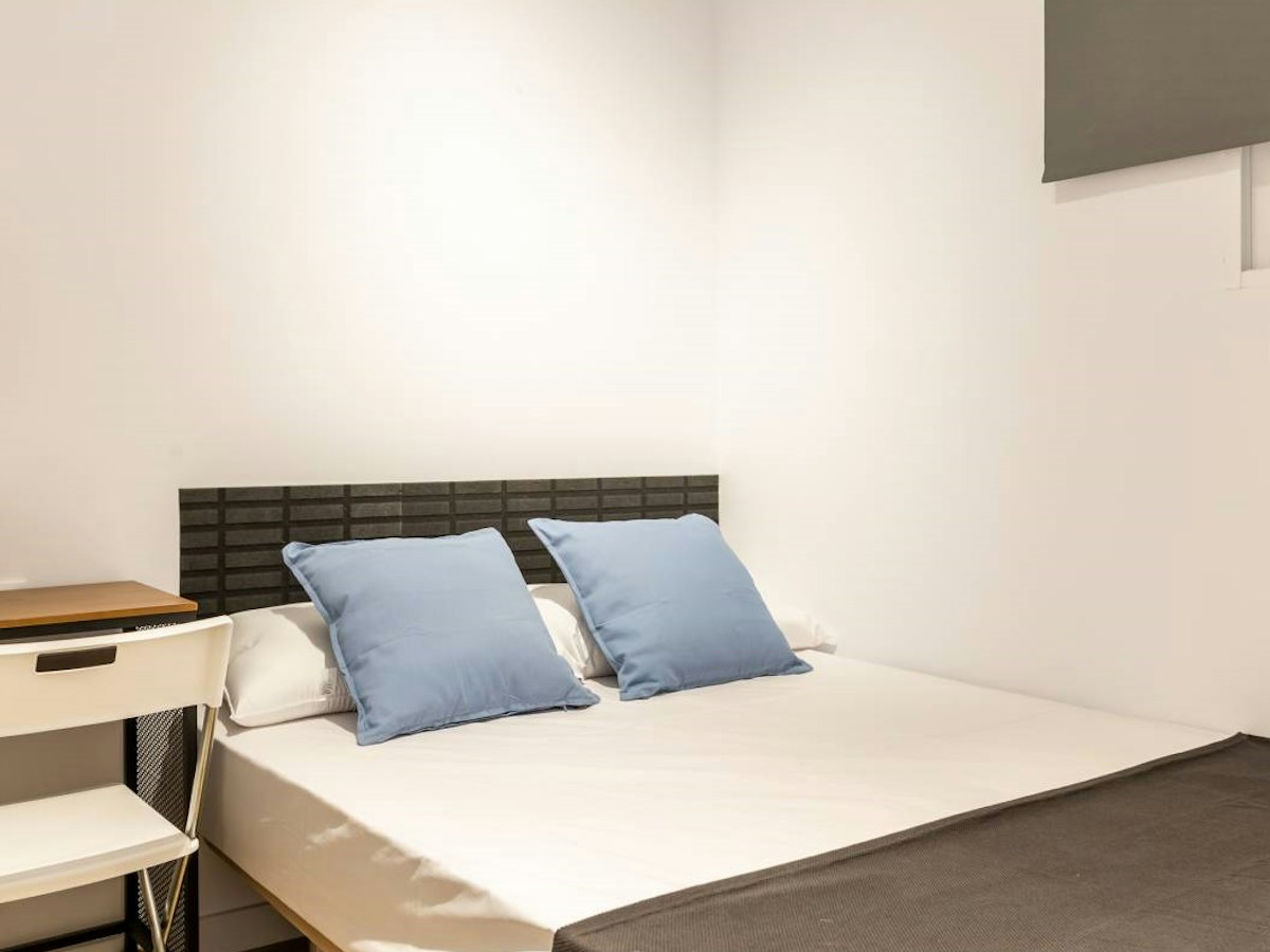 Furnished room in a 6-person shared flat in L'Hospitalet