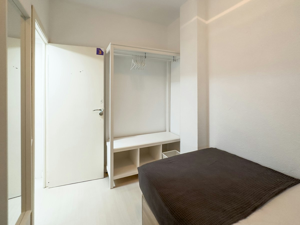Furnished room in a 6-person shared flat in Sants-Montjuïc · 2