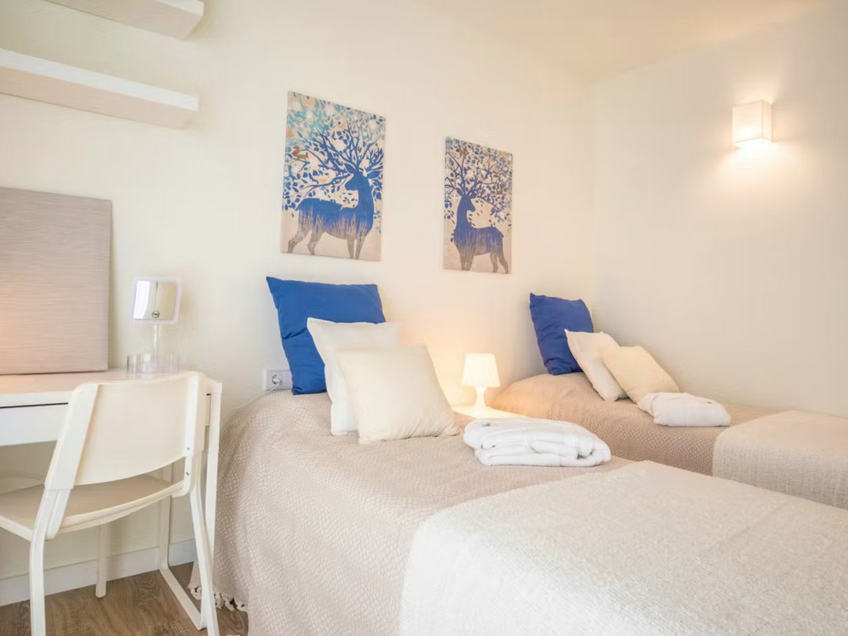 Habitación amueblada en piso compartido de 4 personas en Sants-Montjuïc · 3