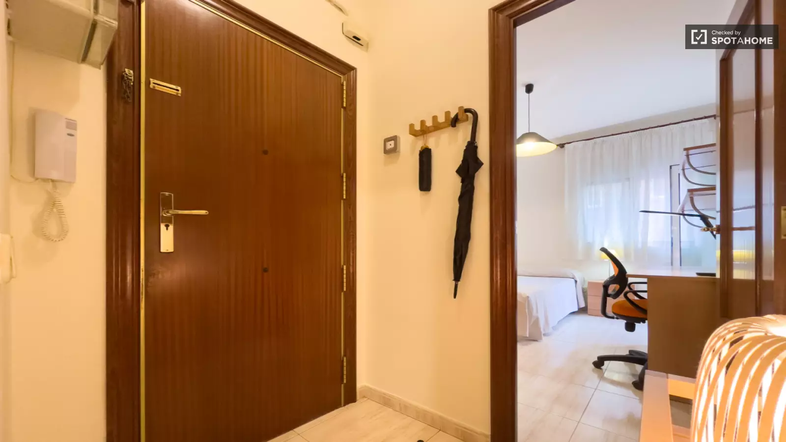 Furnished 3-bedroom flat in Sants-Montjuïc, 65 m² · 3