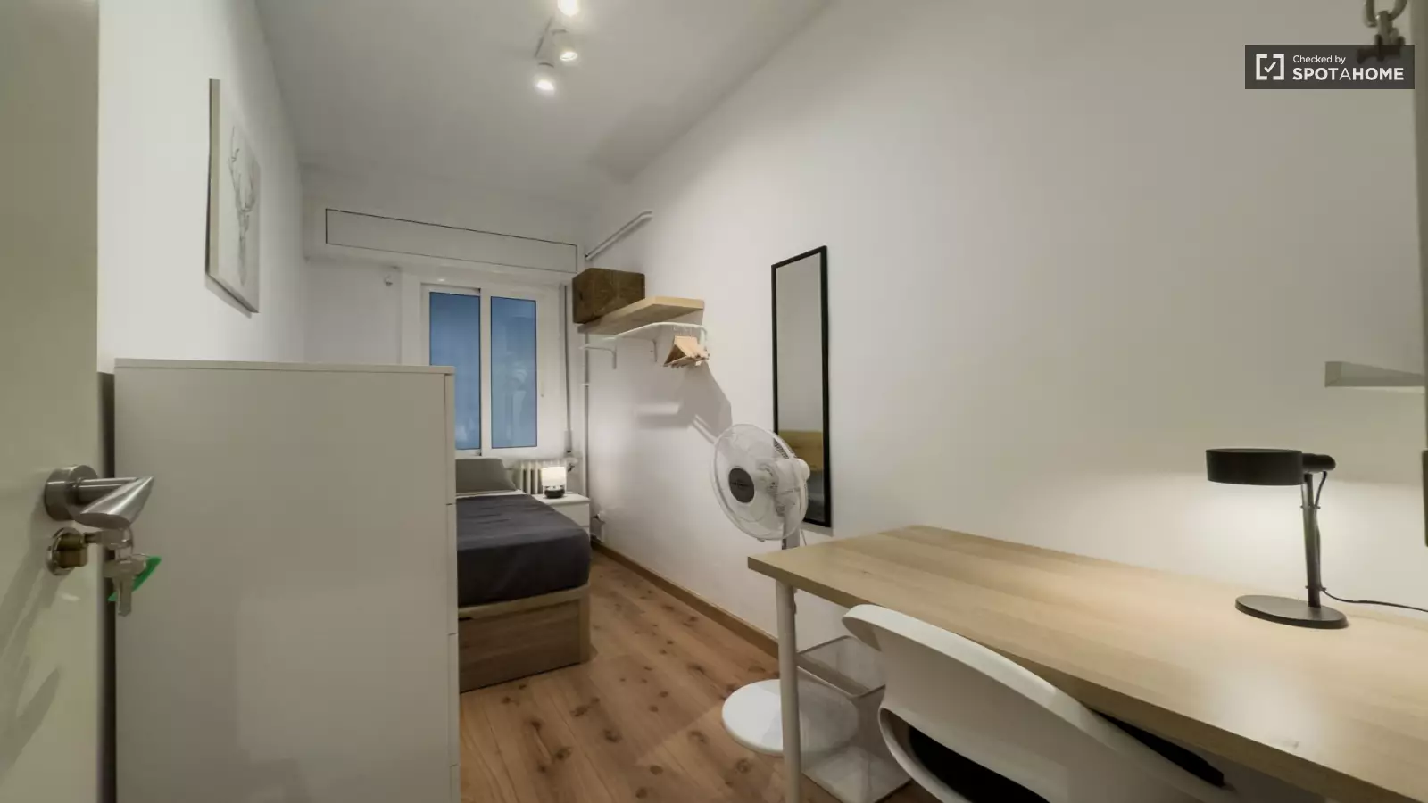 Furnished room in a 4-person shared flat in Sants-Montjuïc · 3