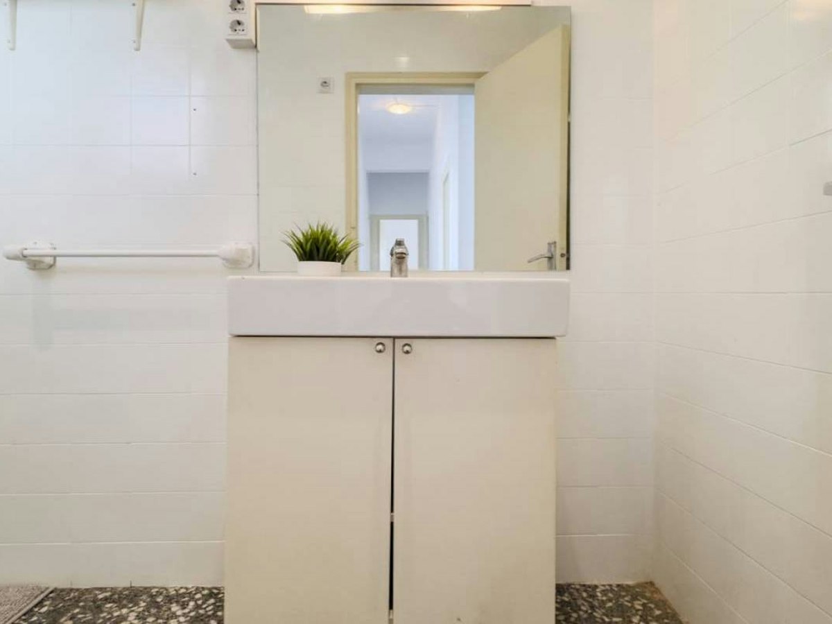 Habitación amueblada en piso compartido de 5 personas en Gràcia · 4