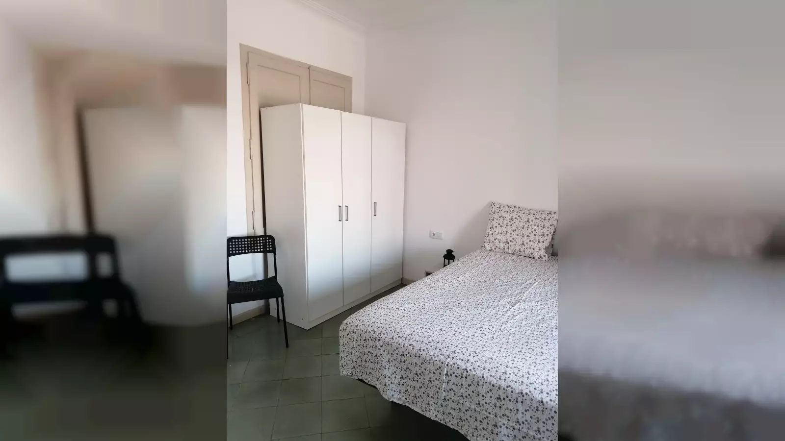 Habitación amueblada en piso compartido de 9 personas en Eixample · 2