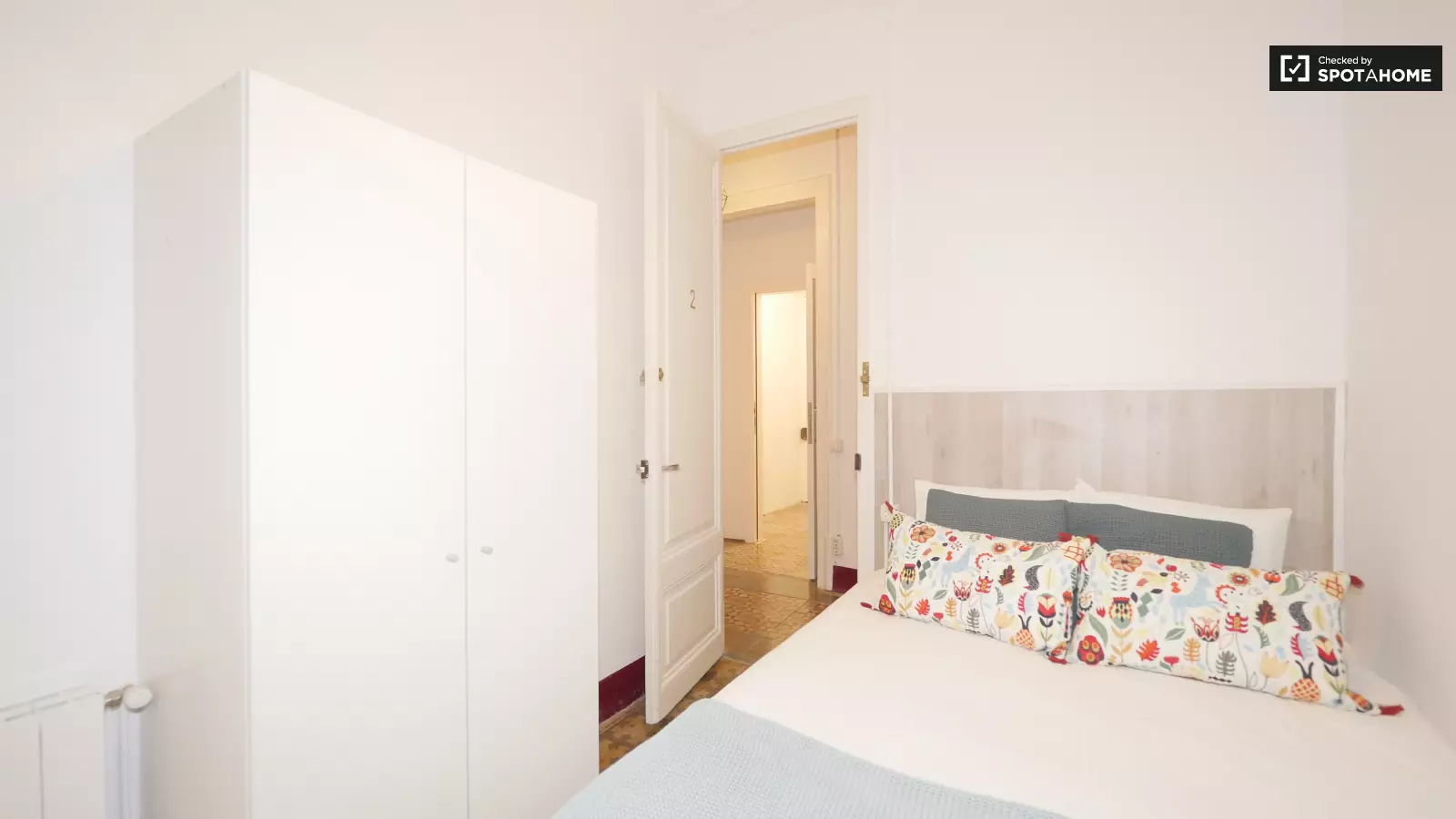 Furnished room in a shared flat in Ciutat Vella · 4