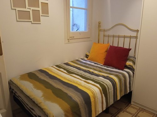Room in a 4-person shared flat in Eixample · 3