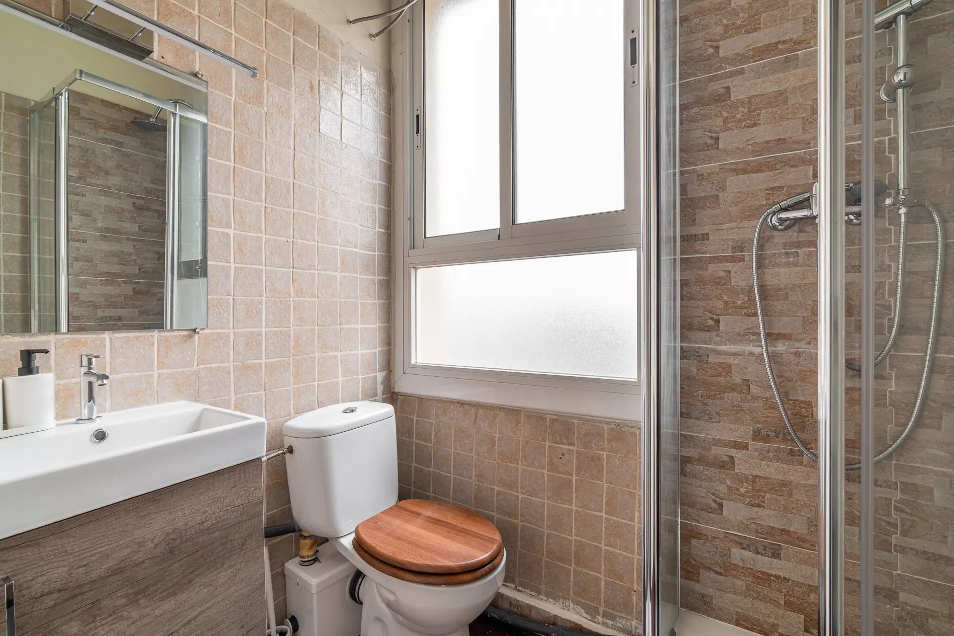 Furnished room in a shared flat in Gràcia · 2