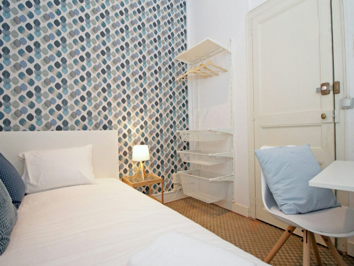 Habitación amueblada en piso compartido de 8 personas en Gràcia · 4