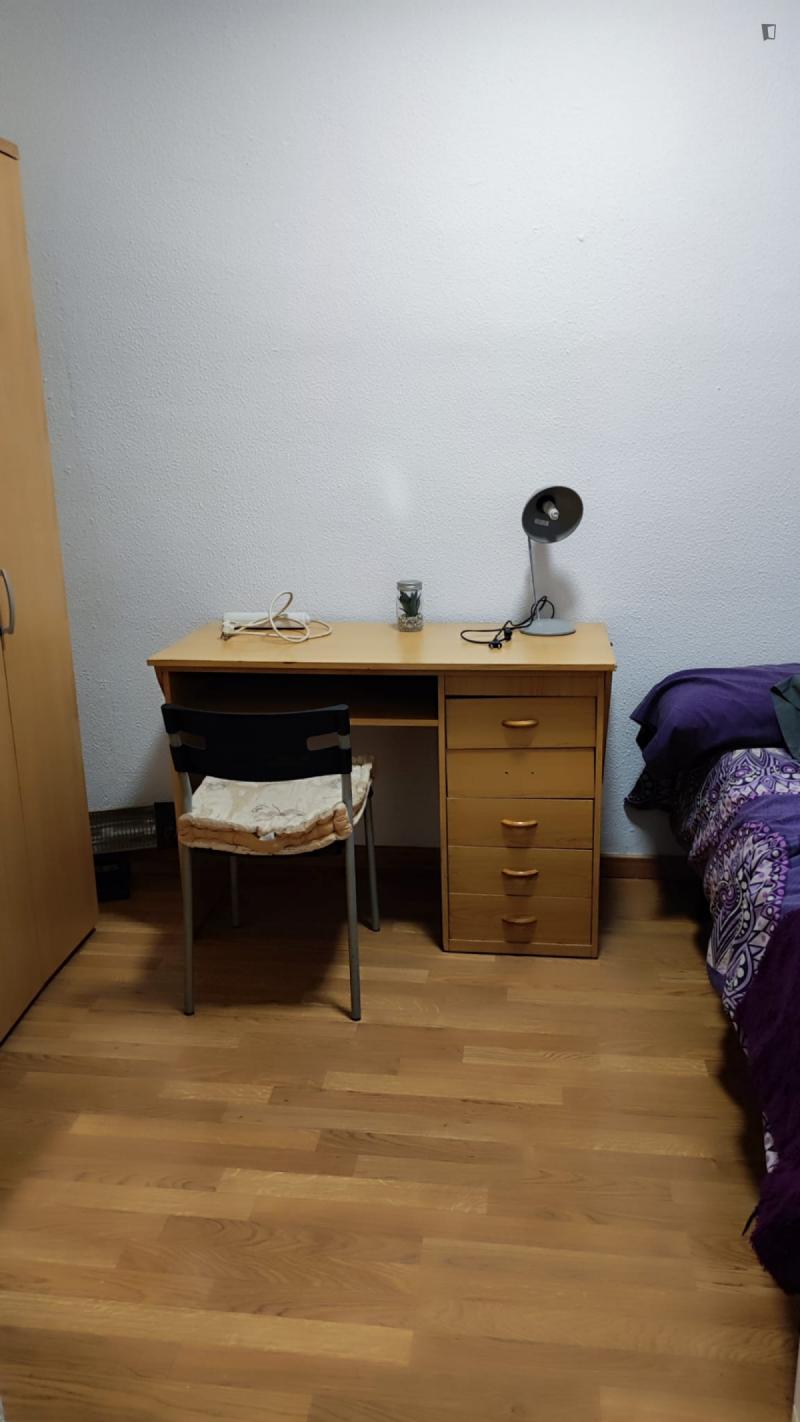 Furnished room in a 4-person shared flat in Sants-Montjuïc · 2
