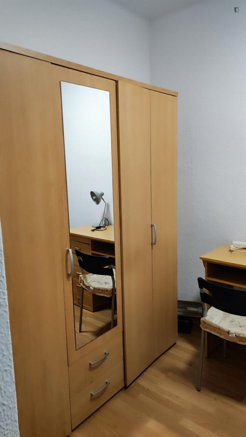 Furnished room in a 4-person shared flat in Sants-Montjuïc · 3