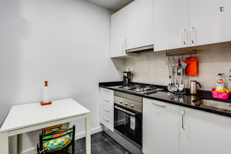 Furnished room in a 4-person shared flat in Sants-Montjuïc · 4