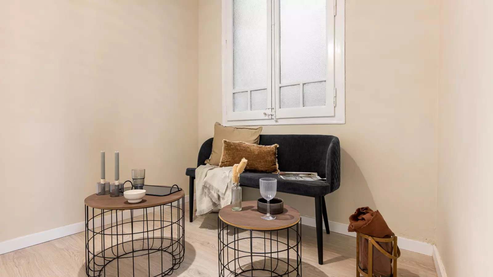 Habitación amueblada en piso compartido en Eixample · 2
