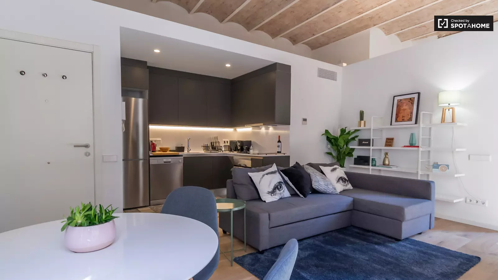 Piso de 1 dormitorio amueblado en Ciutat Vella, 47 m² · 3
