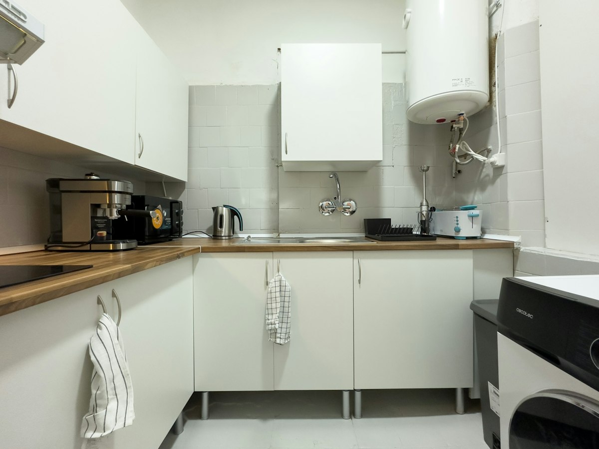 Furnished room in a 4-person shared flat in Sants-Montjuïc · 4