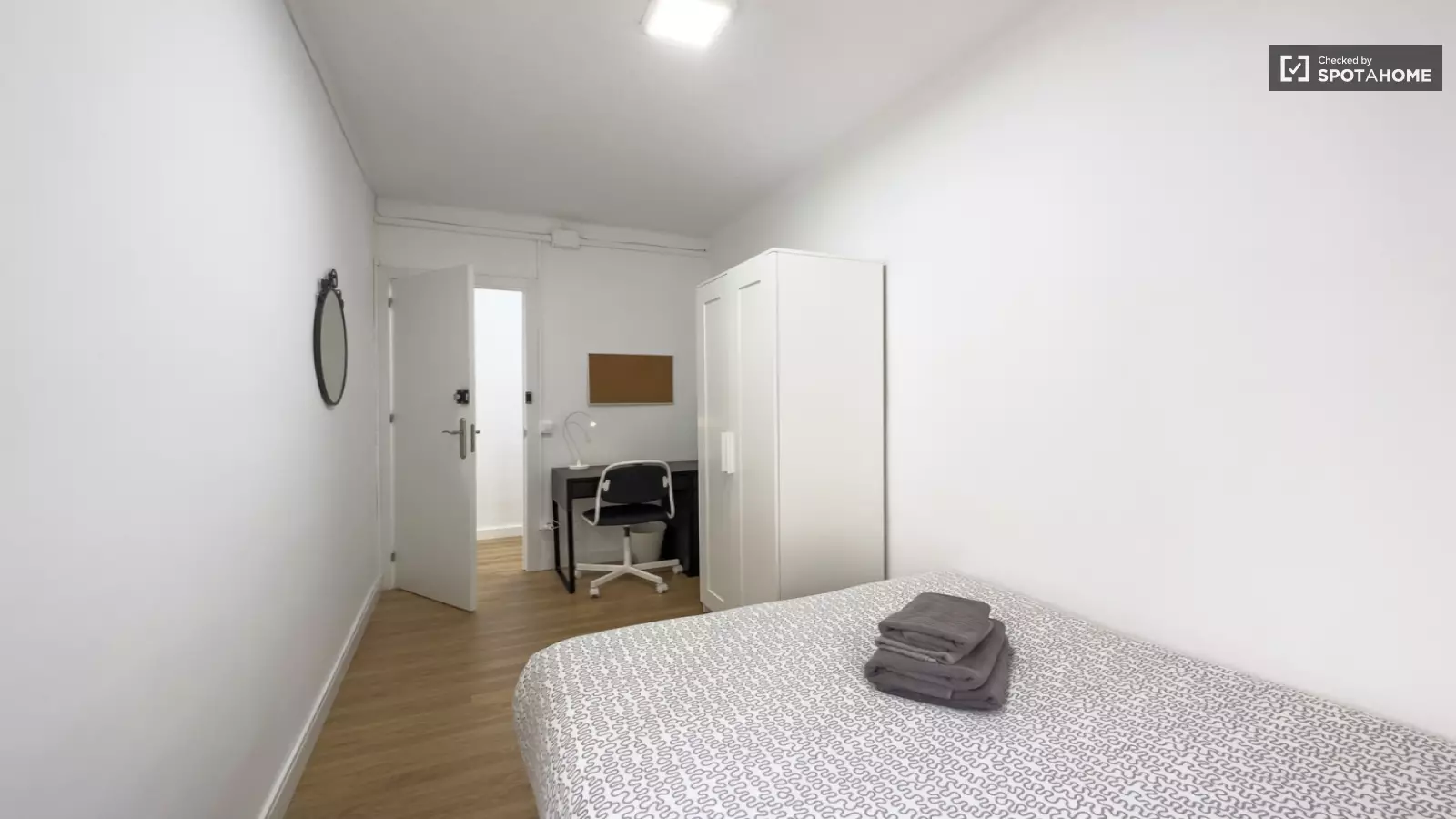 Furnished room in a shared flat in L'Hospitalet · 2