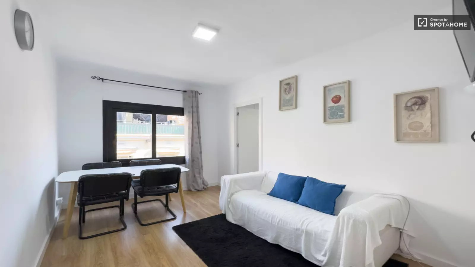 Furnished room in a shared flat in L'Hospitalet · 4