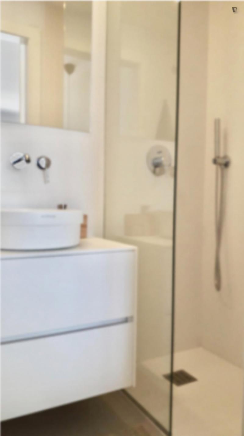 Furnished studio in Sarrià–Sant Gervasi · 4