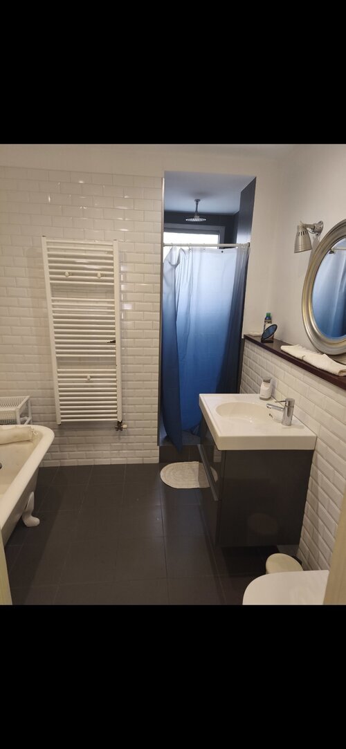 Room in a 2-person shared flat in Eixample · 4
