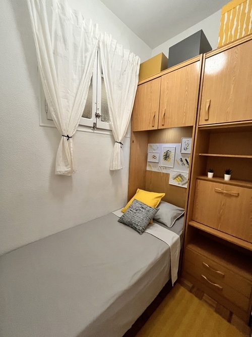 Room in a 6-person shared flat in Gràcia · 3