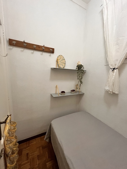 Room in a 6-person shared flat in Gràcia · 4