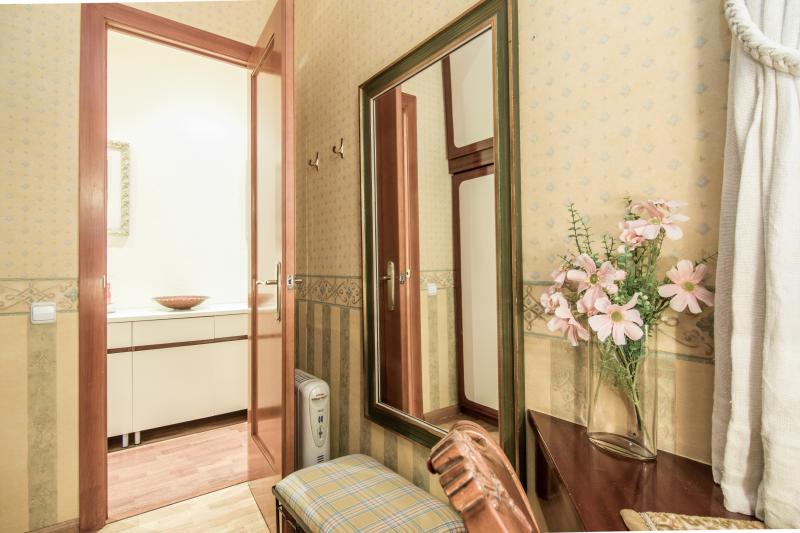 Furnished room in a 5-person shared flat in Sarrià–Sant Gervasi · 2