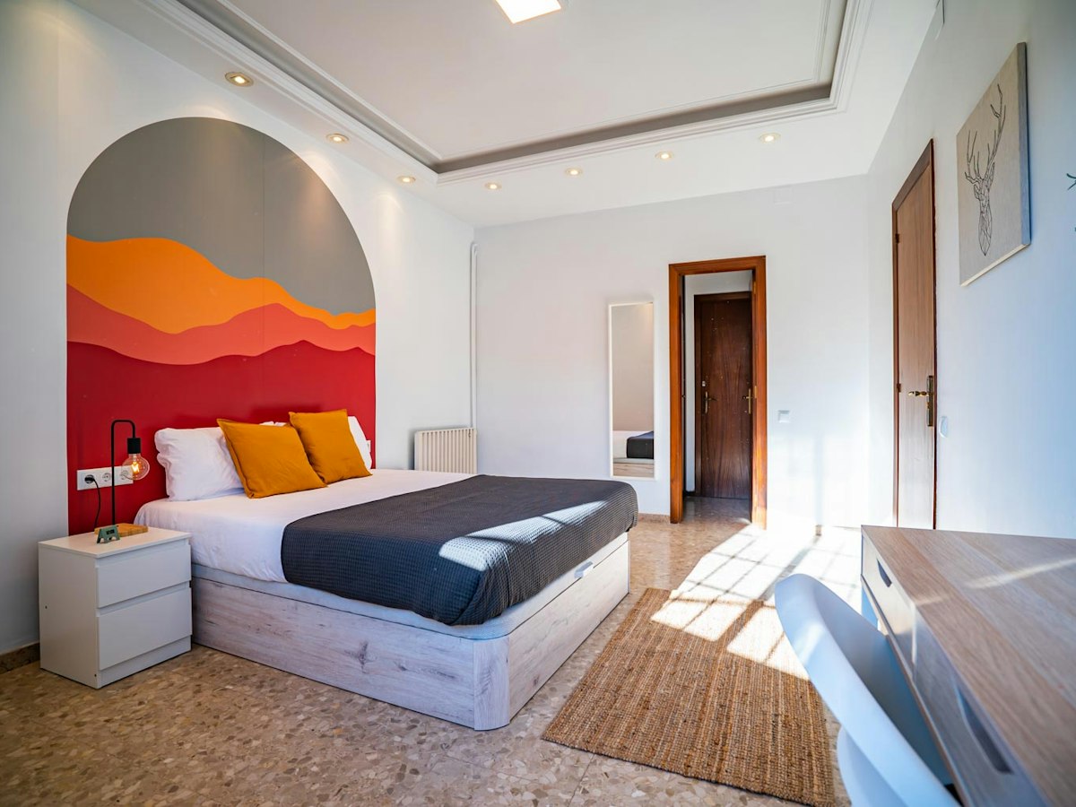 Furnished room in a 6-person shared flat in L'Hospitalet · 2