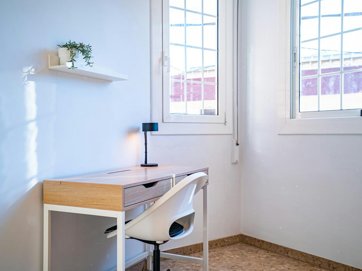 Furnished room in a 6-person shared flat in L'Hospitalet · 4