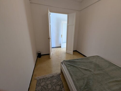 Room in a 3-person shared flat in Eixample · 4