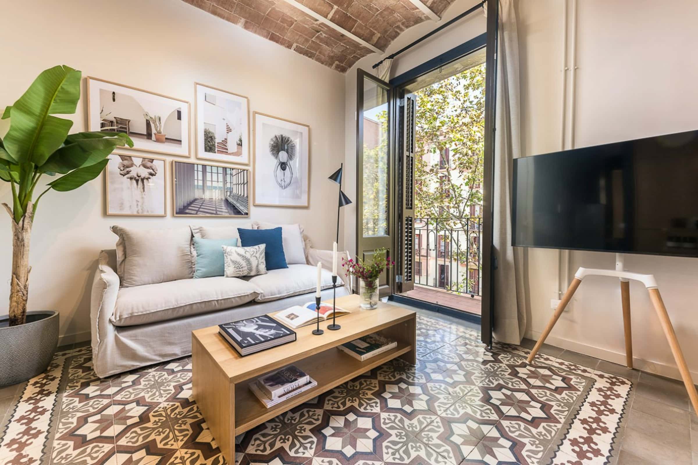 Furnished 2-bedroom flat in Eixample, 57 m² · 2