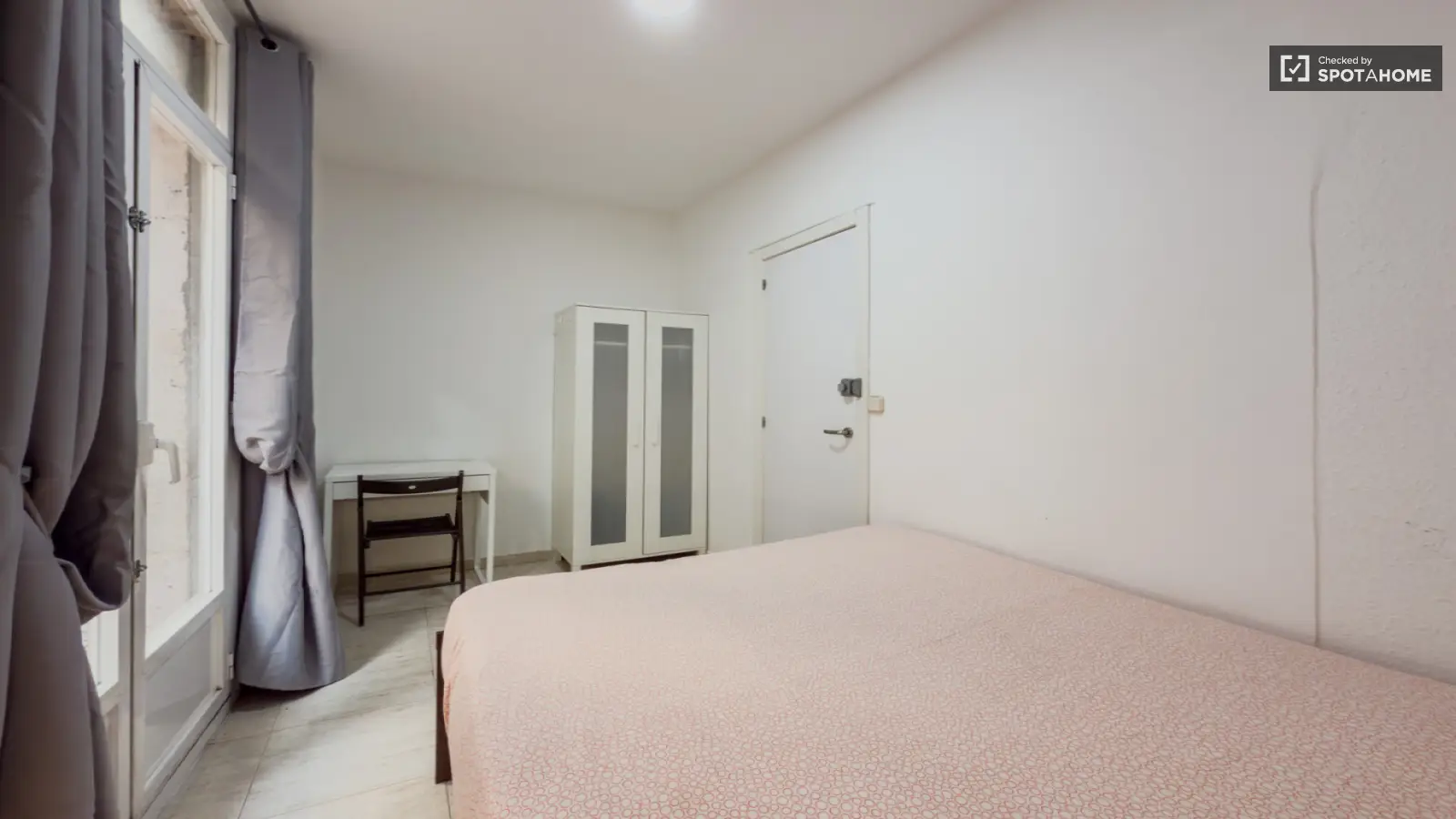Habitación amueblada en piso compartido en Ciutat Vella · 2
