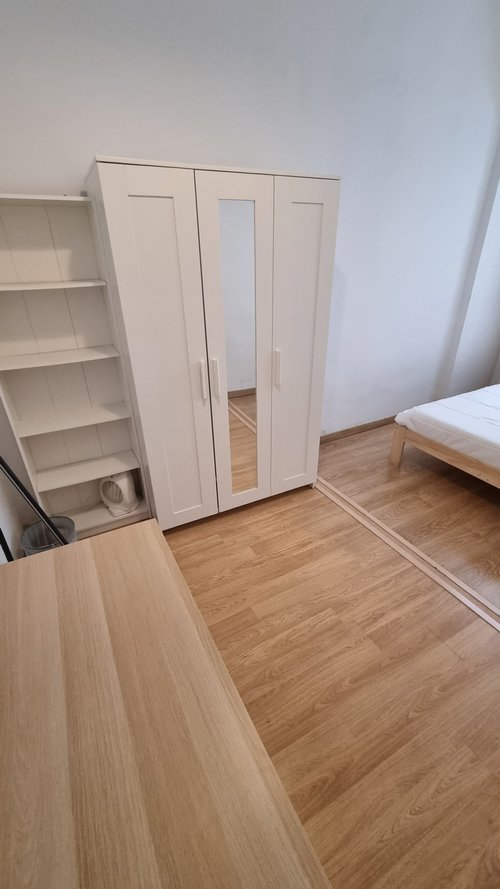 Room in a 4-person shared flat in Ciutat Vella · 3