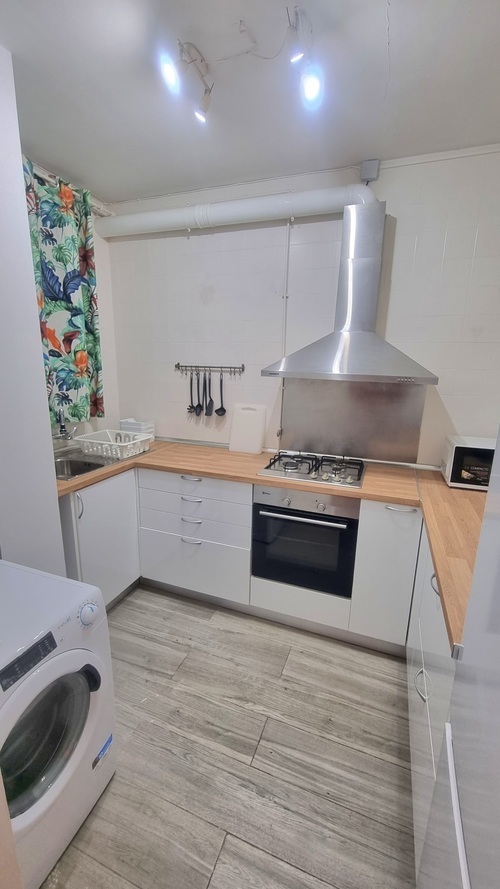 Room in a 4-person shared flat in Ciutat Vella · 4