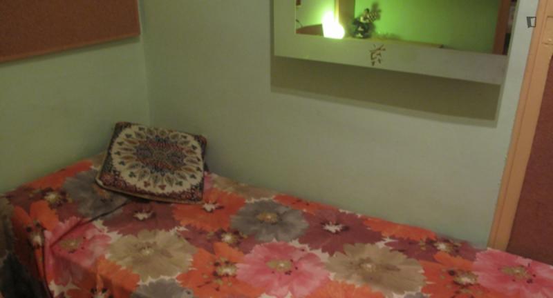 Habitación amueblada en piso compartido de 3 personas en Gràcia · 4