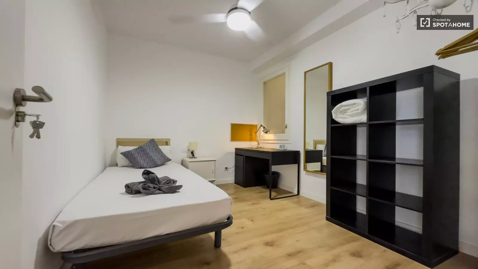 Room · Furnished · Gràcia
