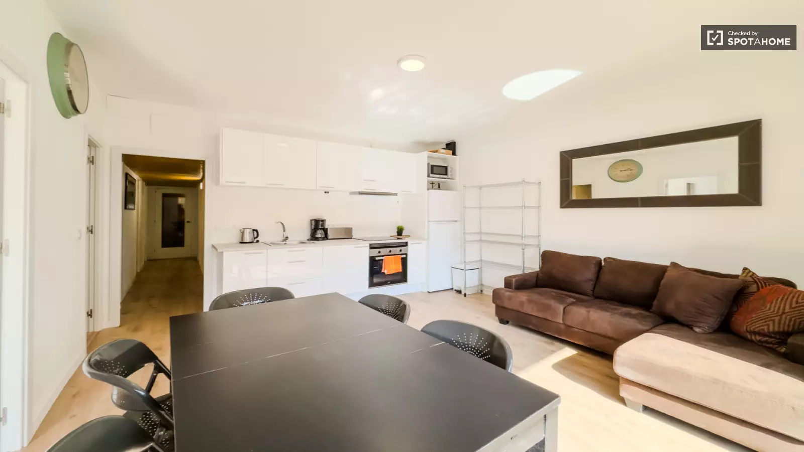 Habitación amueblada en piso compartido en Gràcia · 4